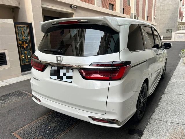 登峰版 七人座 原鈑件 跑六萬九 一手車 定期保養 里程保證 內外漂亮  第3張相片