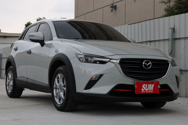 2.0 原鈑件 定期保養 里程保證 內外漂亮如新 有倒車影像 免鑰匙啟動  第3張相片