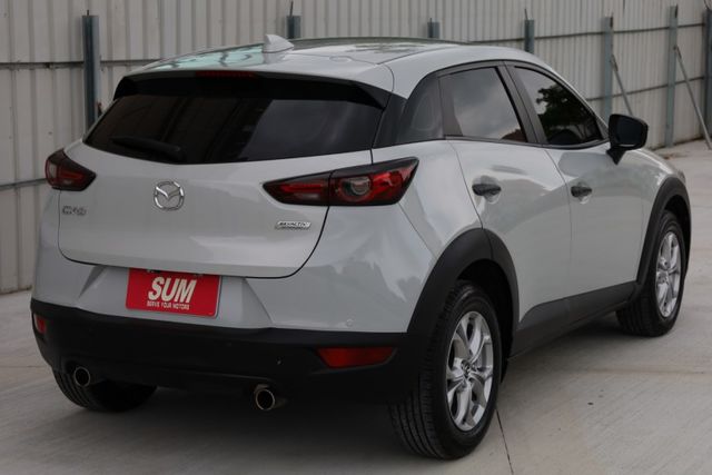 2.0 原鈑件 定期保養 里程保證 內外漂亮如新 有倒車影像 免鑰匙啟動  第7張相片