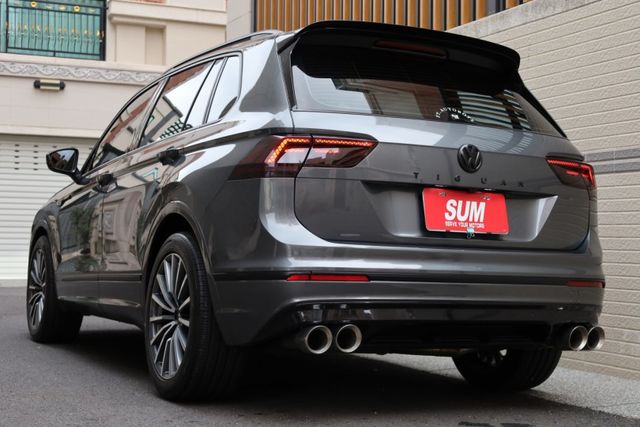 330TSI 頂級版 升級R-LINE套件 原版件 僅跑8萬公里 輪胎9成新 車主極度愛車  第5張相片