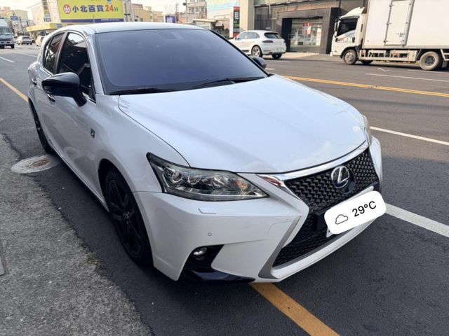 F sport 原鈑件 定期保養 里程保證 免鑰匙啟動 定速 倒車顯影  第1張相片