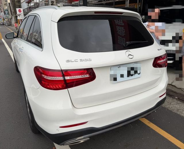 4MATIC AMG 原鈑件 定期保養 里程保證 AMG內外套件 AMG鋁圈 IKEY 盲點 360環景  第2張相片