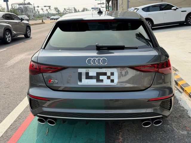 S3 Sportback 一手車 原鈑件  原廠保養 里程保證 內外漂亮如新  第4張相片