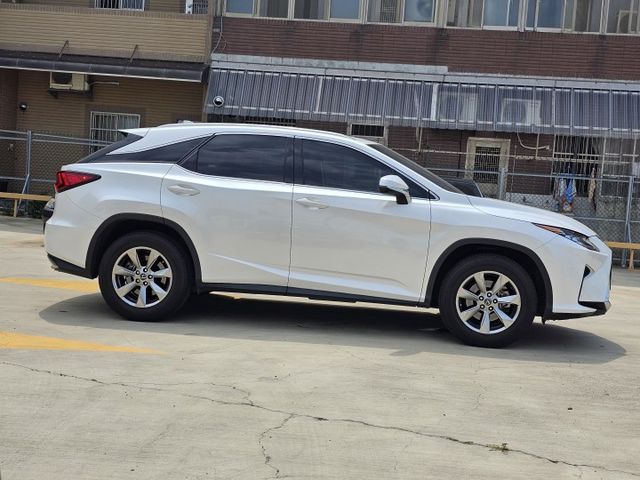 豪華版 原鈑件 僅跑四萬一 原廠保養 里程保證  第4張相片