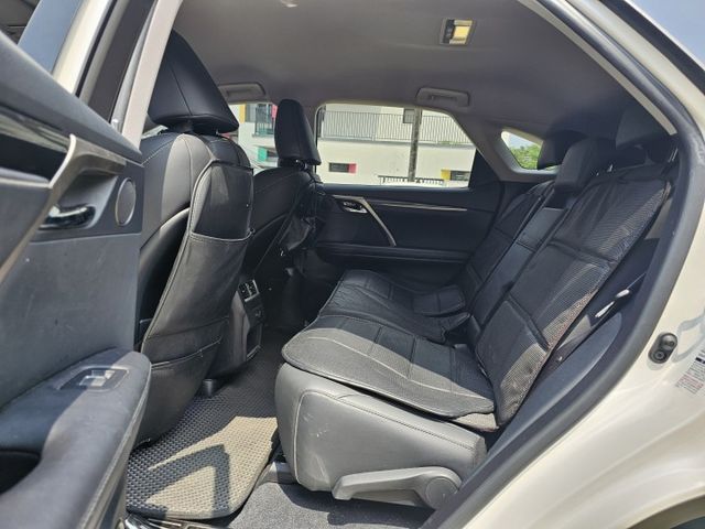 豪華版 原鈑件 僅跑四萬一 原廠保養 里程保證  第8張相片