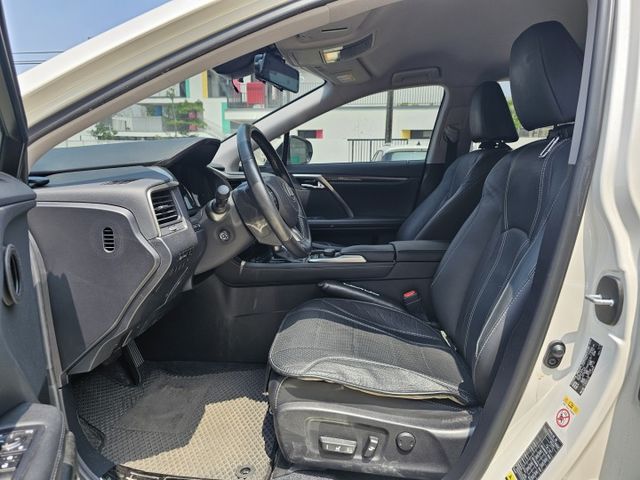 豪華版 原鈑件 僅跑四萬一 原廠保養 里程保證  第9張相片