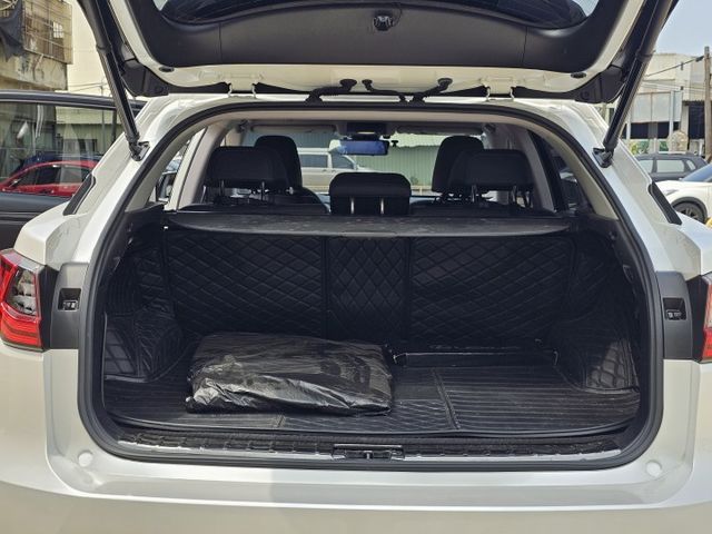 豪華版 原鈑件 僅跑四萬一 原廠保養 里程保證  第11張相片