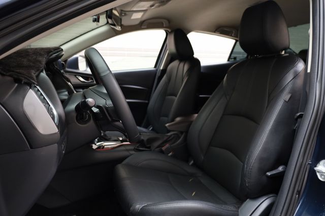 4D 2.0尊榮安全版 無事故 無泡水 原廠保養 里程保證 IKEY 定速 抬頭顯示器  第10張相片