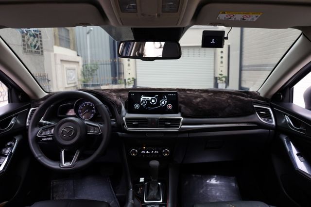 4D 2.0尊榮安全版 無事故 無泡水 原廠保養 里程保證 IKEY 定速 抬頭顯示器  第12張相片