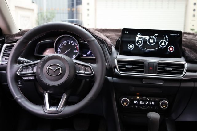 4D 2.0尊榮安全版 無事故 無泡水 原廠保養 里程保證 IKEY 定速 抬頭顯示器  第13張相片