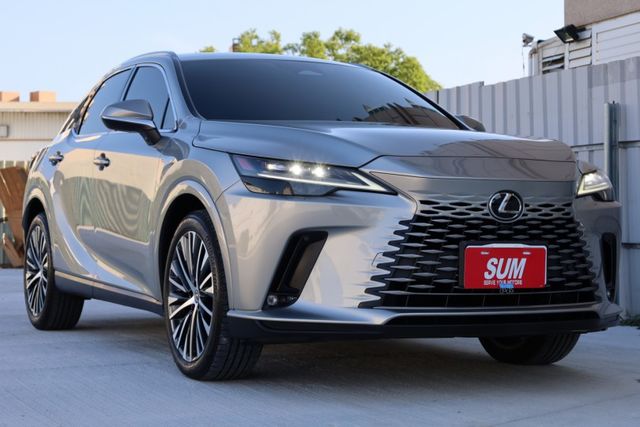 頂級版 一手車 跑兩萬三 原廠保養 里程保證 新車保固中 升級360環景  第3張相片