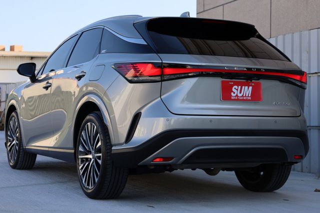 頂級版 一手車 跑兩萬三 原廠保養 里程保證 新車保固中 升級360環景  第5張相片