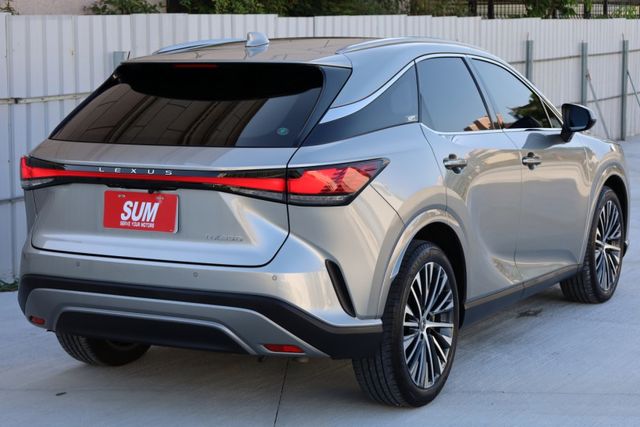 頂級版 一手車 跑兩萬三 原廠保養 里程保證 新車保固中 升級360環景  第7張相片