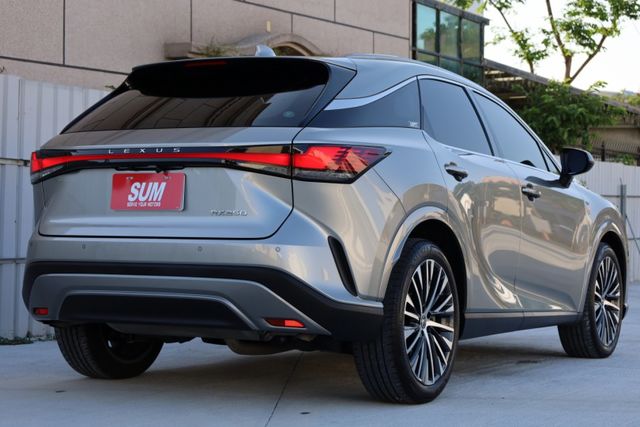 頂級版 一手車 跑兩萬三 原廠保養 里程保證 新車保固中 升級360環景  第8張相片