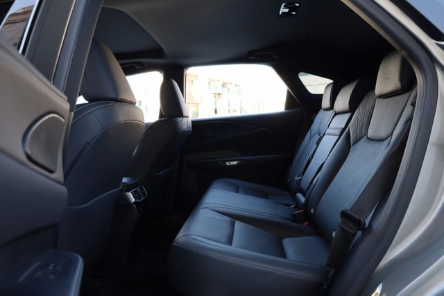 頂級版 一手車 跑兩萬三 原廠保養 里程保證 新車保固中 升級360環景  第9張相片