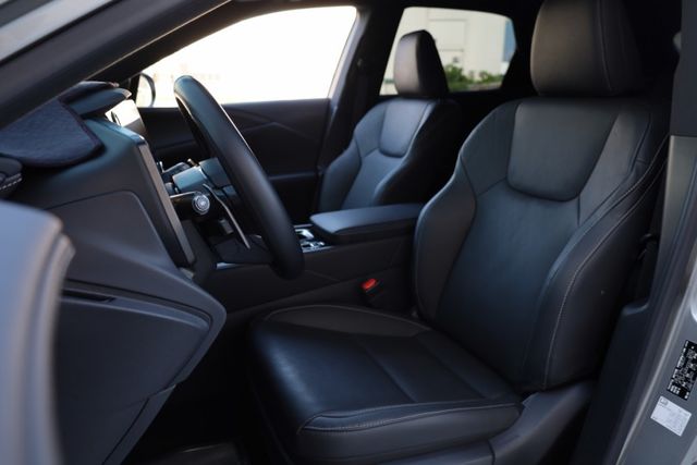 頂級版 一手車 跑兩萬三 原廠保養 里程保證 新車保固中 升級360環景  第10張相片