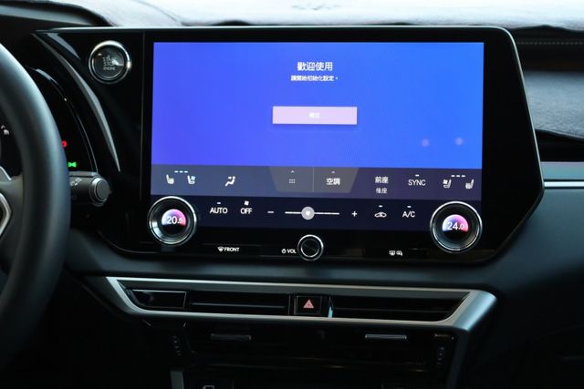 頂級版 一手車 跑兩萬三 原廠保養 里程保證 新車保固中 升級360環景  第16張相片