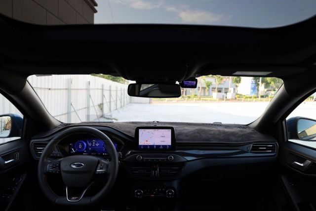 2021年式Ford Focus Wagon ST 一手車 原鈑件 跑九萬四 原廠保養 里程保證  第12張相片