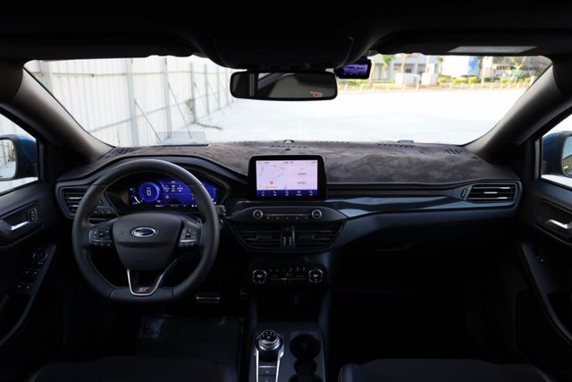 2021年式Ford Focus Wagon ST 一手車 原鈑件 跑九萬四 原廠保養 里程保證  第13張相片