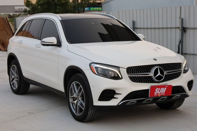 4MATIC AMG 原鈑件 定期保養 里程保證 AMG內外套件 AMG鋁圈 IKEY 盲點 360環景  第3張相片