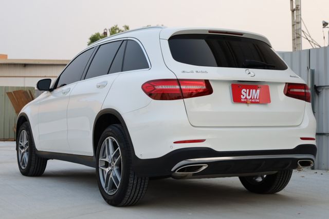4MATIC AMG 原鈑件 定期保養 里程保證 AMG內外套件 AMG鋁圈 IKEY 盲點 360環景  第6張相片