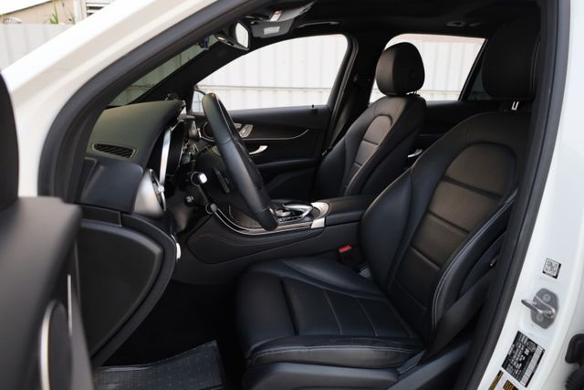 4MATIC AMG 原鈑件 定期保養 里程保證 AMG內外套件 AMG鋁圈 IKEY 盲點 360環景  第10張相片