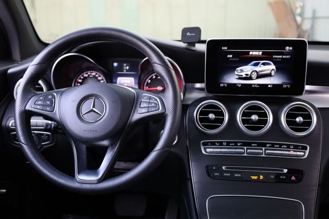 4MATIC AMG 原鈑件 定期保養 里程保證 AMG內外套件 AMG鋁圈 IKEY 盲點 360環景  第14張相片