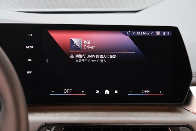 Luxury限量版 僅跑兩萬七 一手車 原鈑件 原廠保養 里程保證 新車保固中  第15張相片