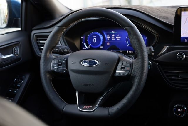 2021年式Ford Focus Wagon ST 一手車 原鈑件 跑九萬四 原廠保養 里程保證  第15張相片