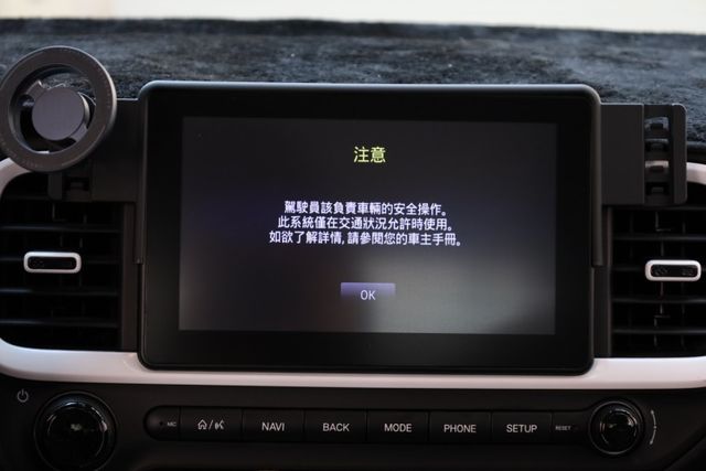 雙色特仕版 原鈑件 跑四萬二 定期保養 里程保證  第15張相片