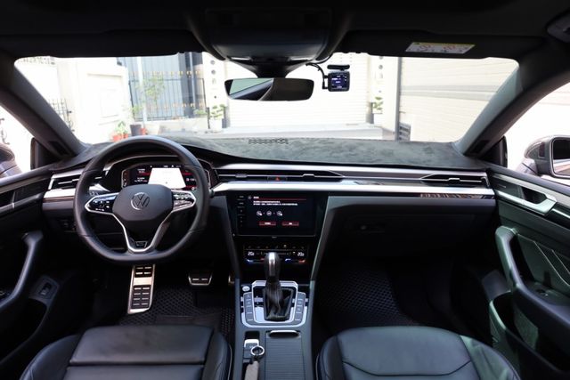 僅跑三萬七 一手車 原版件 原廠保養 里程保證 新車保固中 全景天窗 摸門 跟車  第13張相片