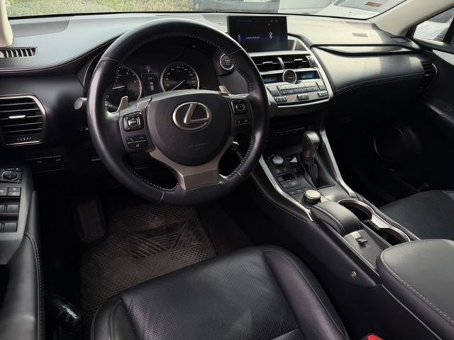 2017 Lexus Nx200t 豪華版 2.0渦輪 原鈑件 定期保養 里程保證  第4張相片