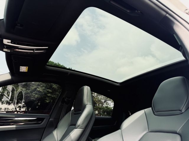 coupe 一手車 原鈑件 跑三萬二 原廠保養 升級多項配件 新車保固中  第7張相片