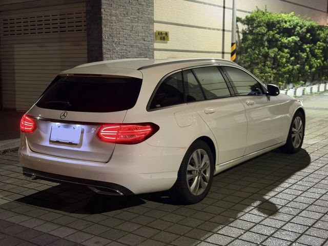 Estate 旅行式 一手車 原鈑件 僅跑五萬七 定期保養 里程保證 23P跟車 IKEY摸門 電動尾門  第4張相片