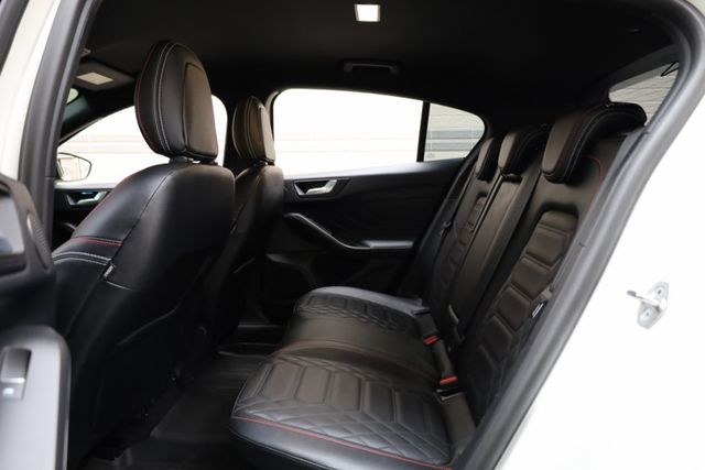 ST-Line Vignale 一手車 原鈑件  里程保證 摸門 抬顯 B&O音響  第9張相片