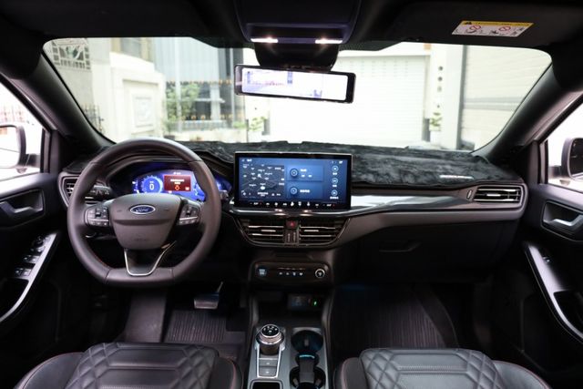 ST-Line Vignale 一手車 原鈑件  里程保證 摸門 抬顯 B&O音響  第12張相片