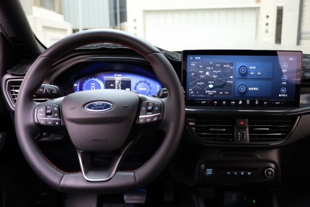 ST-Line Vignale 一手車 原鈑件  里程保證 摸門 抬顯 B&O音響  第13張相片