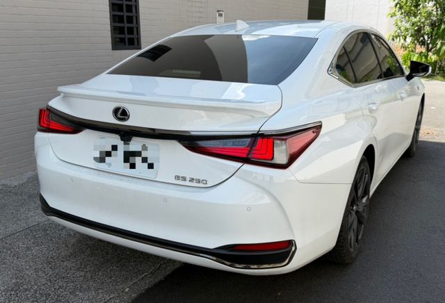 F Sport  無事故 無泡水 定期保養 里程保證  ACC跟車 IKEY 360環景 電動尾門  第3張相片