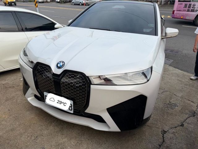 xDrive50旗艦版  一手車 原鈑件 僅跑一萬九 原廠保養 里程保證 新車保固中  第1張相片