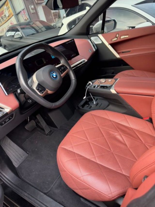 xDrive50旗艦版  一手車 原鈑件 僅跑一萬九 原廠保養 里程保證 新車保固中  第4張相片
