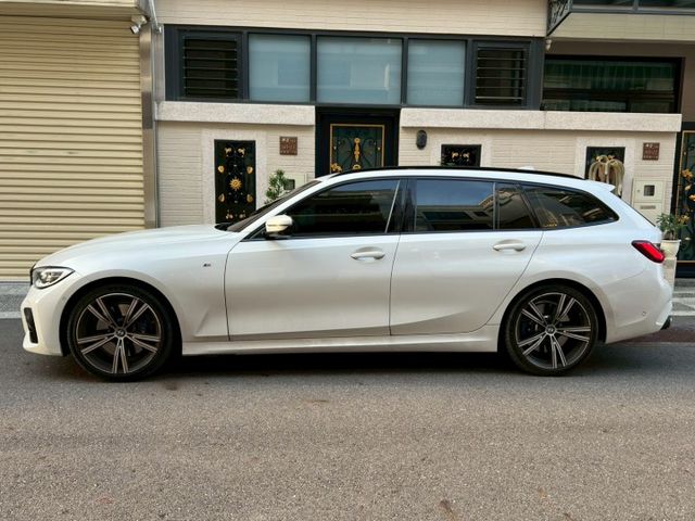 Touring 330i M Sport 總代理 原版件 定期保養 里程保證  第3張相片