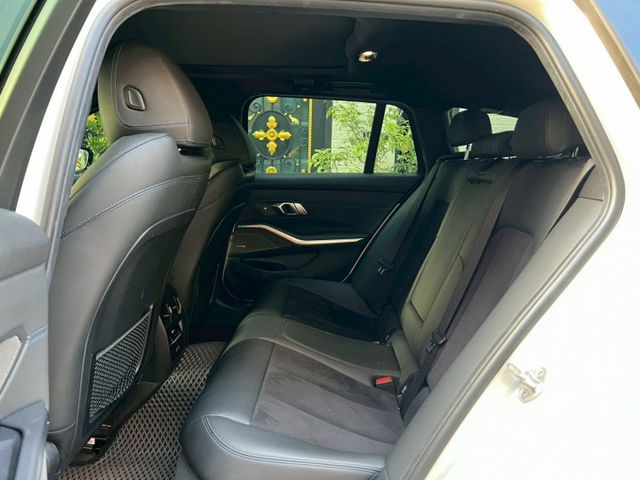 Touring 330i M Sport 總代理 原版件 定期保養 里程保證  第8張相片