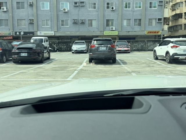 Touring 330i M Sport 總代理 原版件 定期保養 里程保證  第11張相片