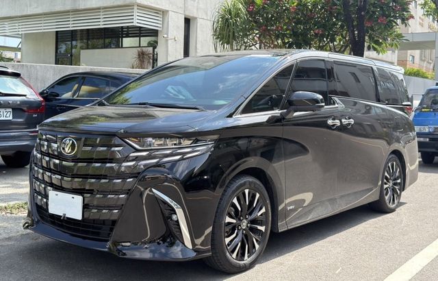 油電 跑兩萬 一手車 原鈑件 原廠保養 里程保證 新車保固中 升級大理石地板  第1張相片