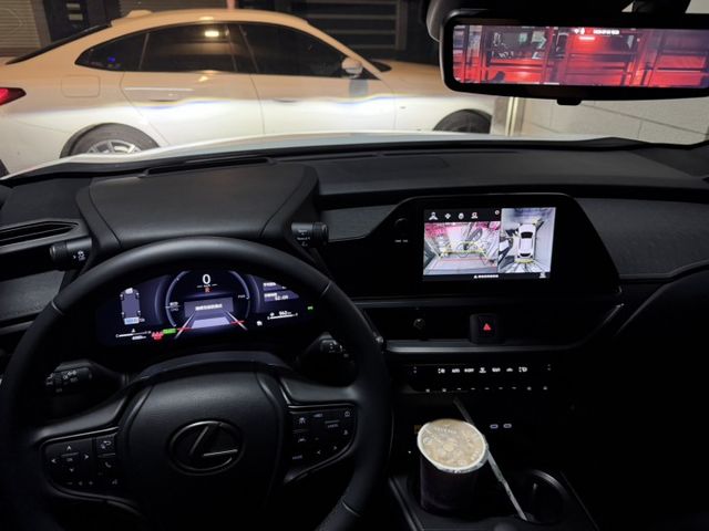F Sport Design 僅跑六千 一手車 原鈑件 原廠保養 新車保固中 全車鍍膜 升級環景 電子後視鏡  第4張相片