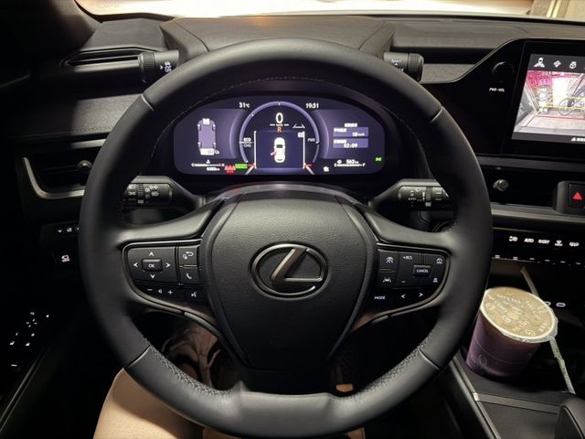 F Sport Design 僅跑六千 一手車 原鈑件 原廠保養 新車保固中 全車鍍膜 升級環景 電子後視鏡  第5張相片