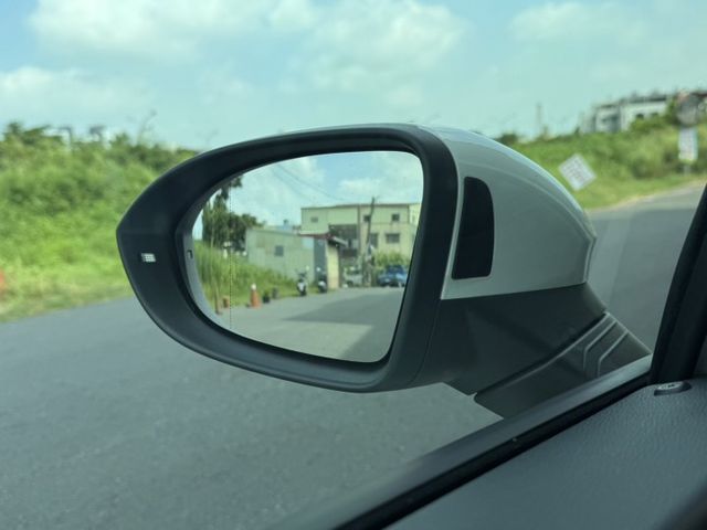大P版 一手車 原鈑件 跑三萬八 原廠保養 里程保證 新車保固中  第9張相片
