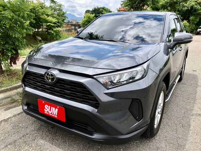 RAV4豪華影音特仕車 一手車原廠紀錄實跑1萬5里程保證 ACC全速域跟車 車道置中系統 7安 原廠保固至2023.11  第1張相片