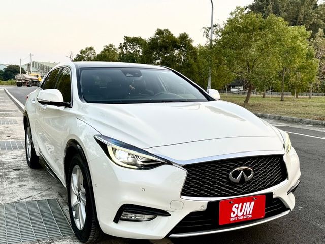 Q30風尚版 1.6T 一手車實跑6萬5里程保證 IKEY 環景攝影 ACC跟車 全景天窗 雙電動椅 換檔撥片  第2張相片