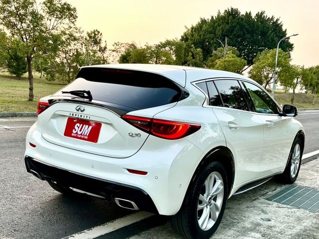 Q30風尚版 1.6T 一手車實跑6萬5里程保證 IKEY 環景攝影 ACC跟車 全景天窗 雙電動椅 換檔撥片  第3張相片